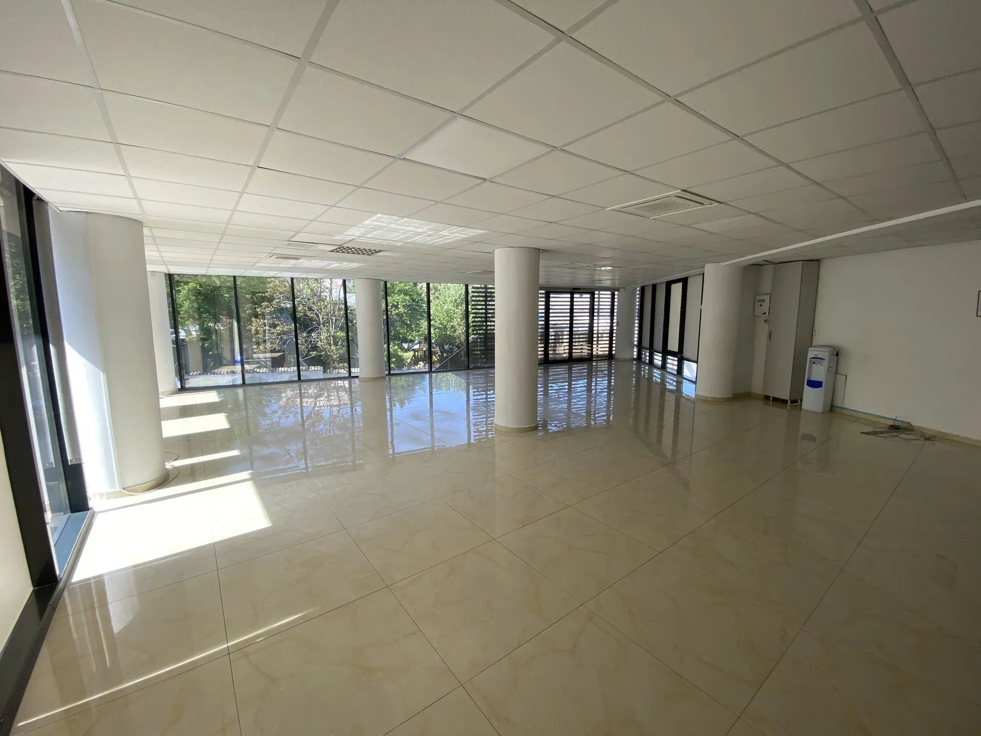 Interior de birouri disponibil pentru închiriere pe etaj