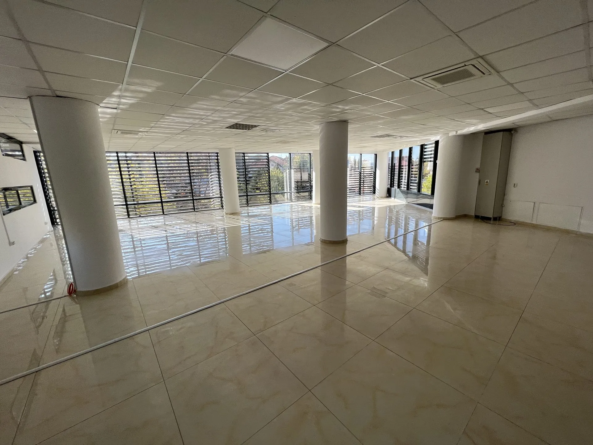 Spațiu de birouri open space modern în clădirea Săvinești 6 Office